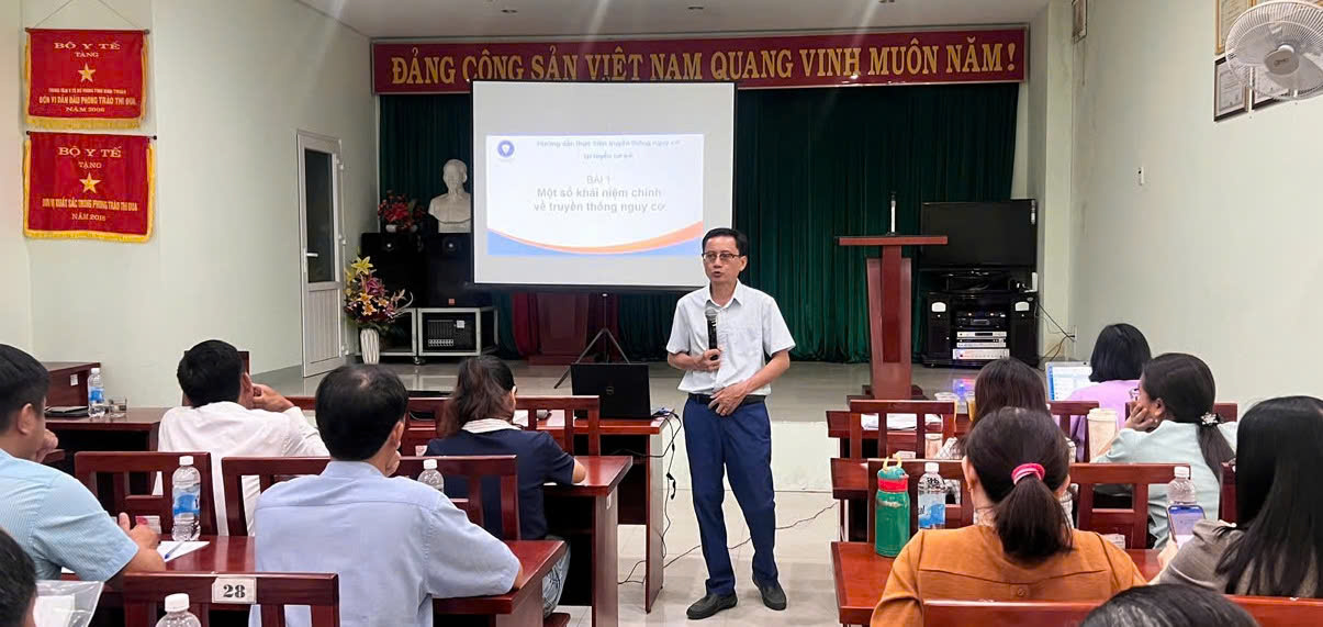 Nâng cao năng lực truyền thông giáo dục sức khỏe cho cán bộ y tế cơ sở